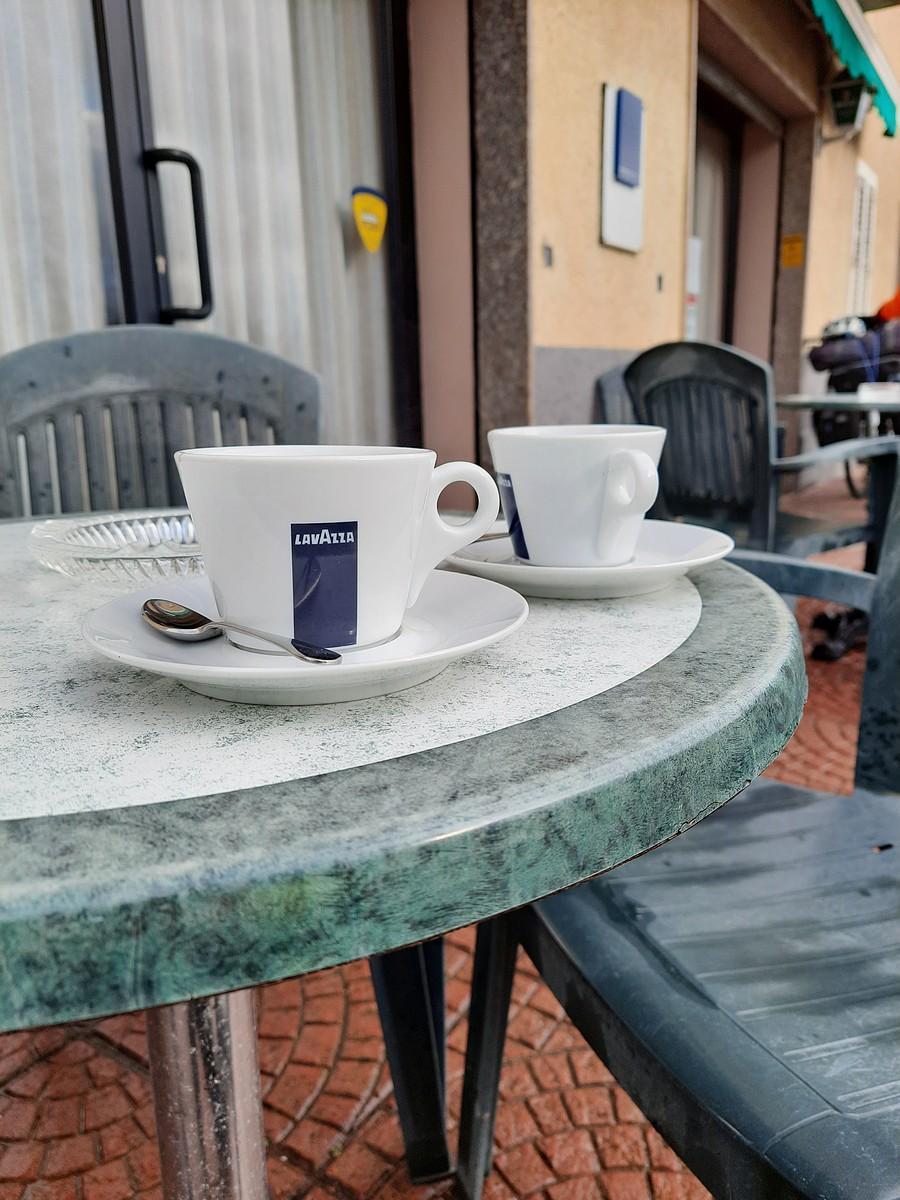 Podwójne espresso być musi.