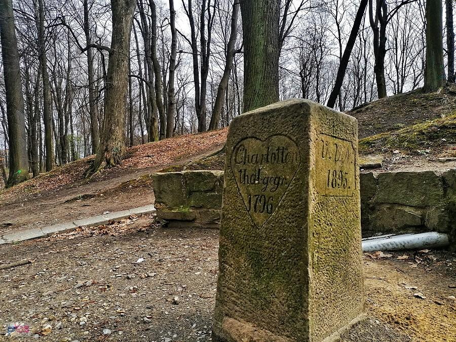 Kamień Charlotty na mikołowskich Plantach