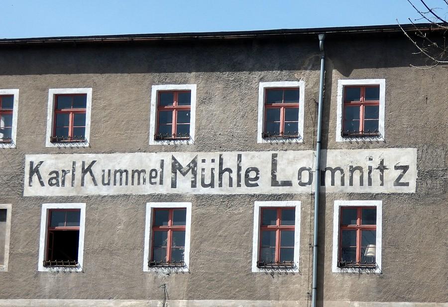 Pozostawiony niemiecki napis na młynie