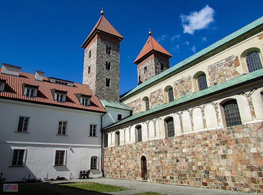 Widok z wirydarza klasztornego