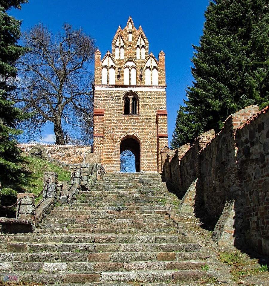 Dzwonnica w sanktuarium czerwińskim