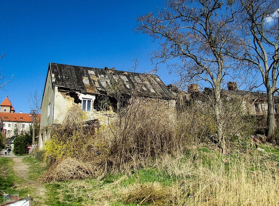 Czerwińsk n/Wisłą - domy popadaja w ruinę przez osiadający grunt
