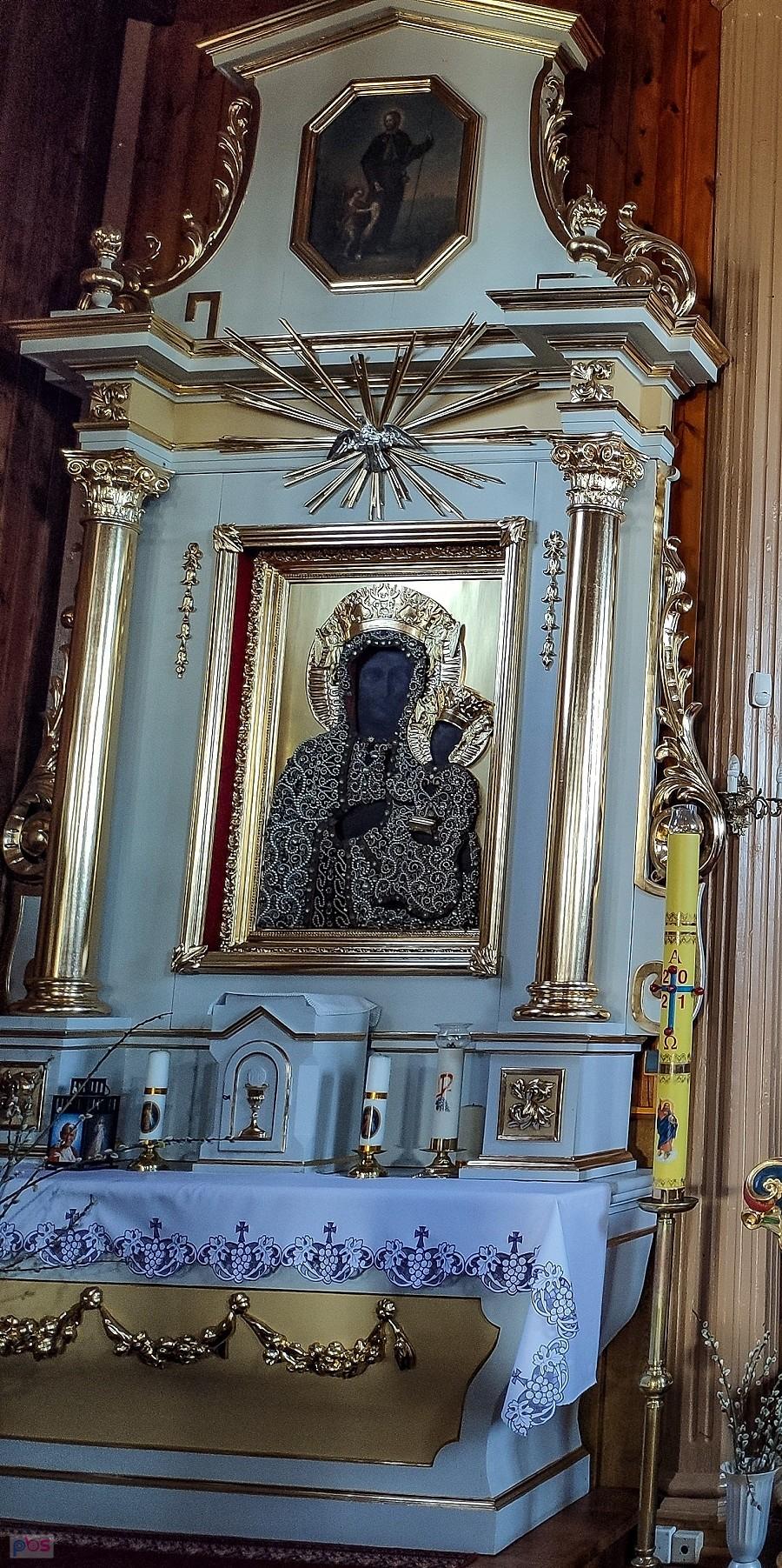 Żukowo - ołtarz boczny z obrazem MB Częstochowskiej