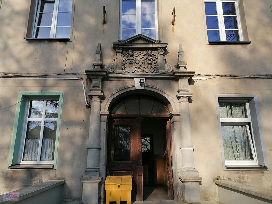 Portal pałacu w Czekanowie