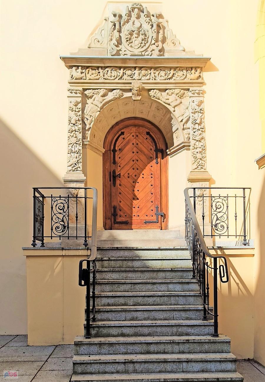 Portal zamkowy. Osieczna