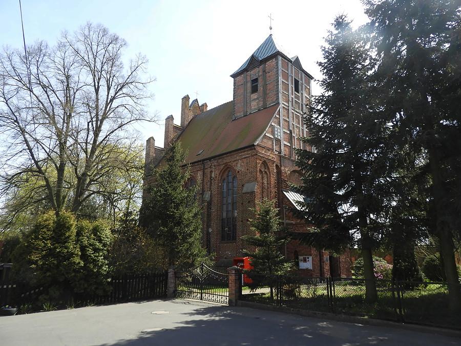 Jasienica - kościół pod wezwaniem Piotra i Pawła.