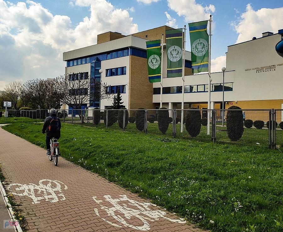 DDR przy pływalni SGGW