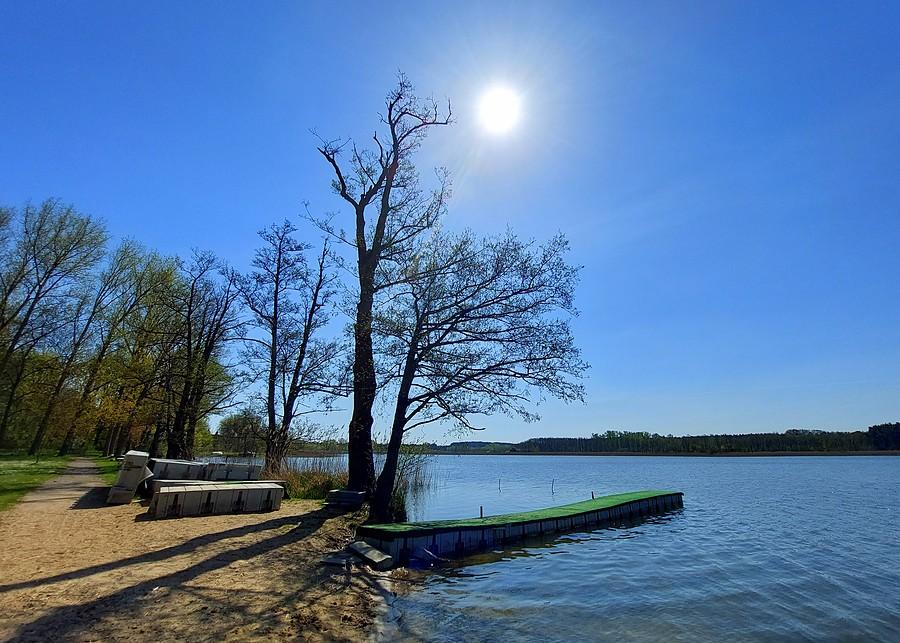 Piękne słońce nad Jeziorem Lusowskim