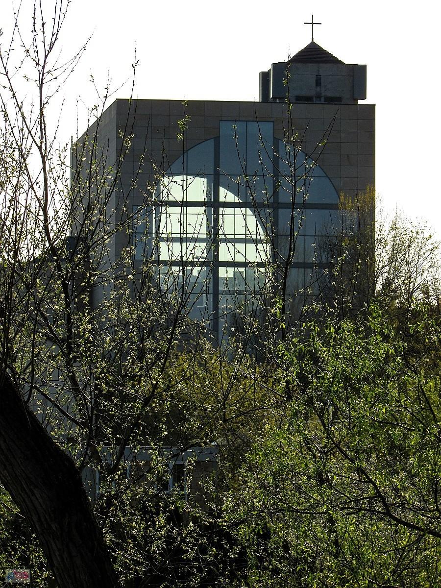 Przeszklony kościół
