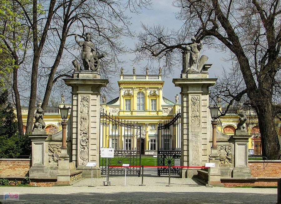 Mars i Wenus strzegą bramy do Pałacu w Wilanowie