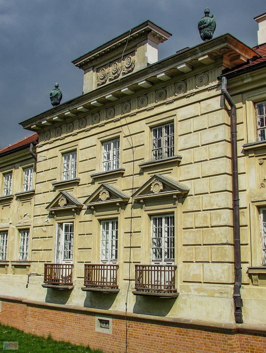 Zachodnia fasada budynku kordegardy pałacowej