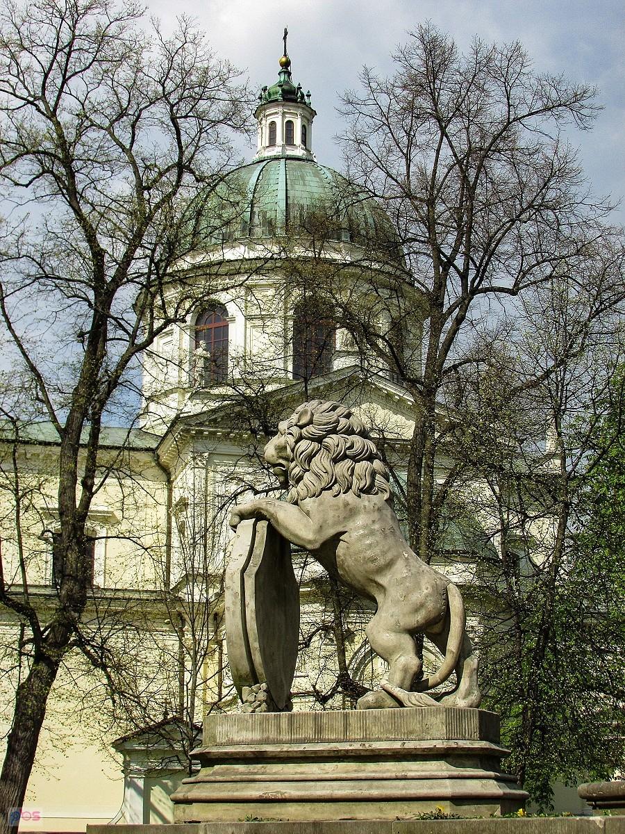Jeden z czterech strażników Mauzoleum Potockich