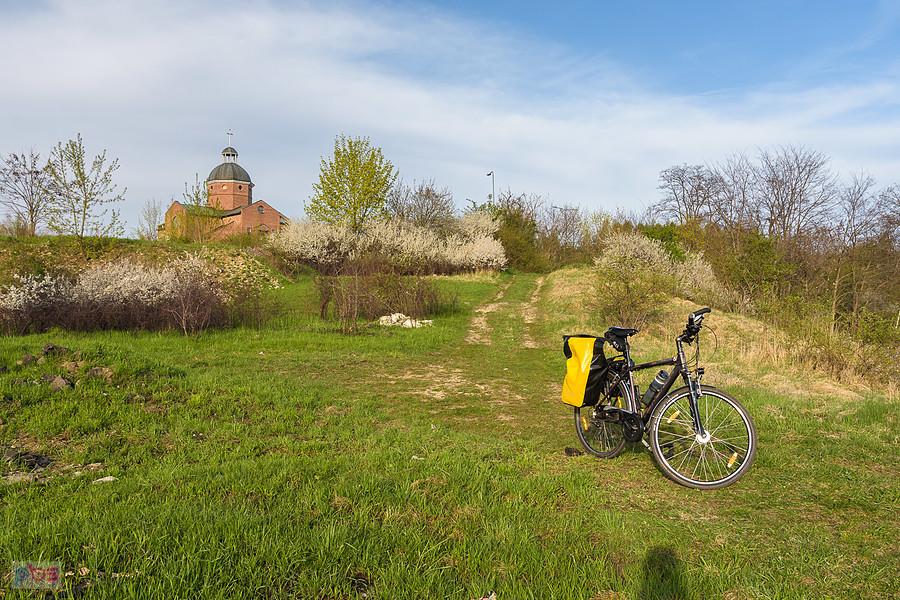 Zawiercie, dzielnica Blanowice, w tle Sanktuarium Miłosierdzia Bożego i Św. Krzyża
