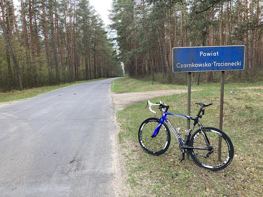 na granicy powiatów