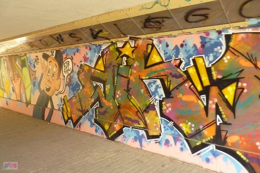 jakieś pseudo graffitti