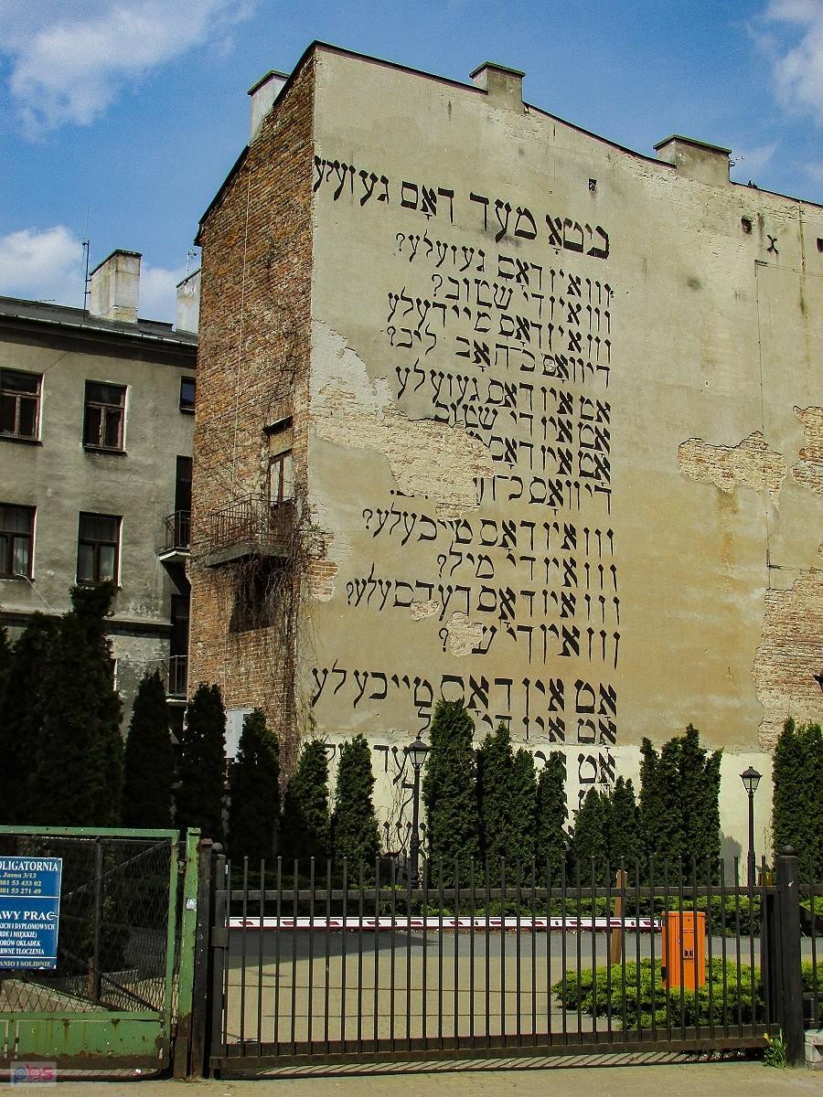 Lublin - tekst piosenki w jidysz na ścianie kamienicy przy ul. Jasnej