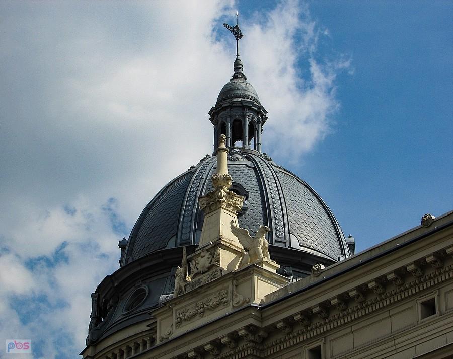 Gryfy strzegą Grand Hotelu