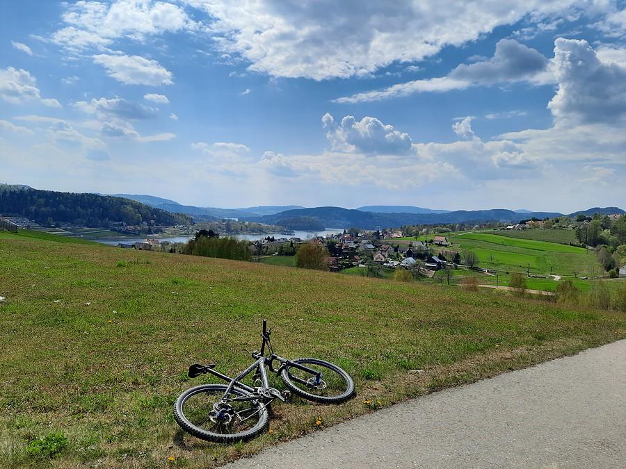 Jezioro Rożnowskie z trasy widokowej.