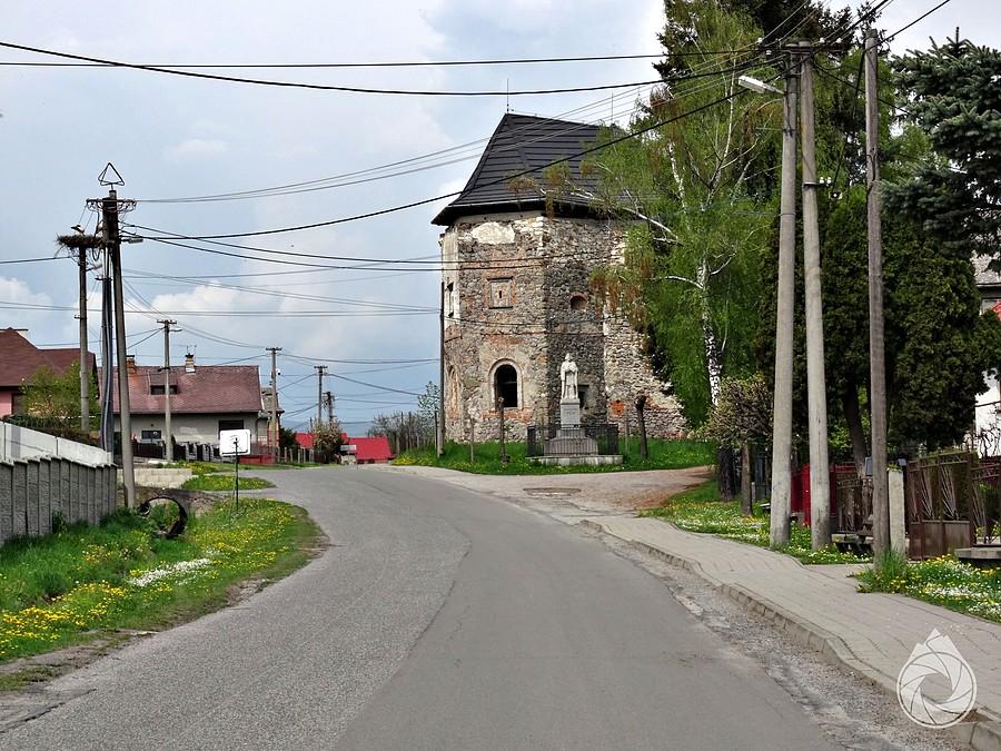 resztki renesansowego kasztelu w Kecerovcach