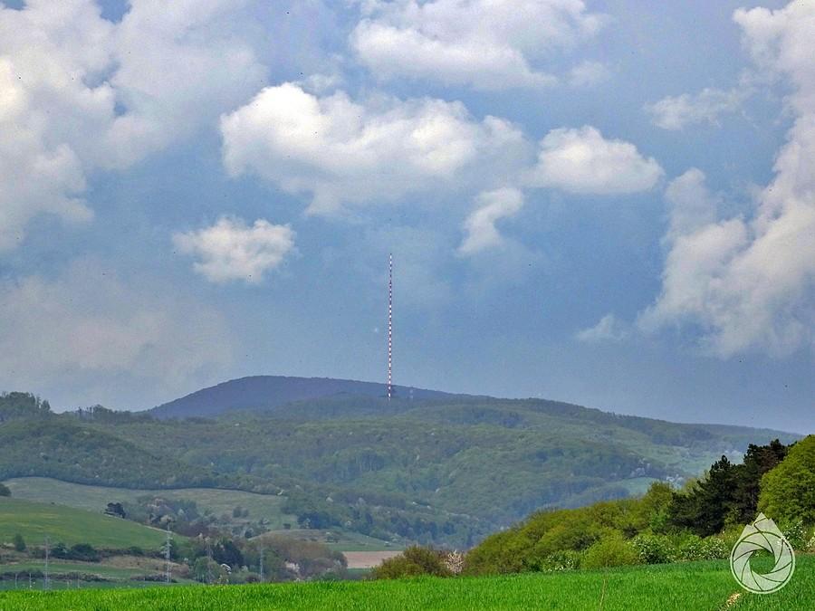 Dubnik z chmurka para-burzową