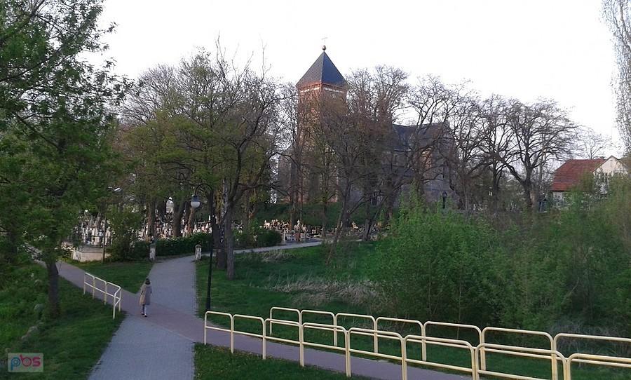 Kolegiata romańska w Kruszwicy nad wschodnim brzegiem Gopła