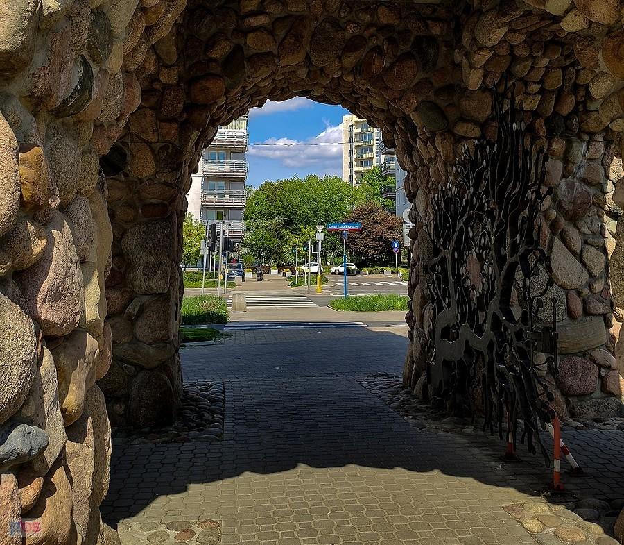 Pod dzwonnicą