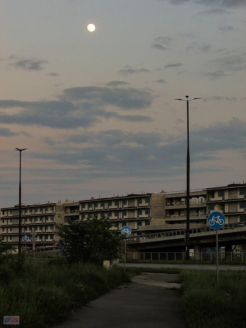 DDR z księżycem