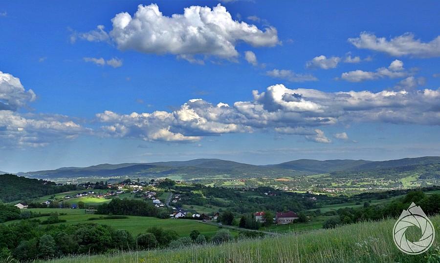spod Buczy widok na Pasmo Magury Wątkowskiej i przydatki