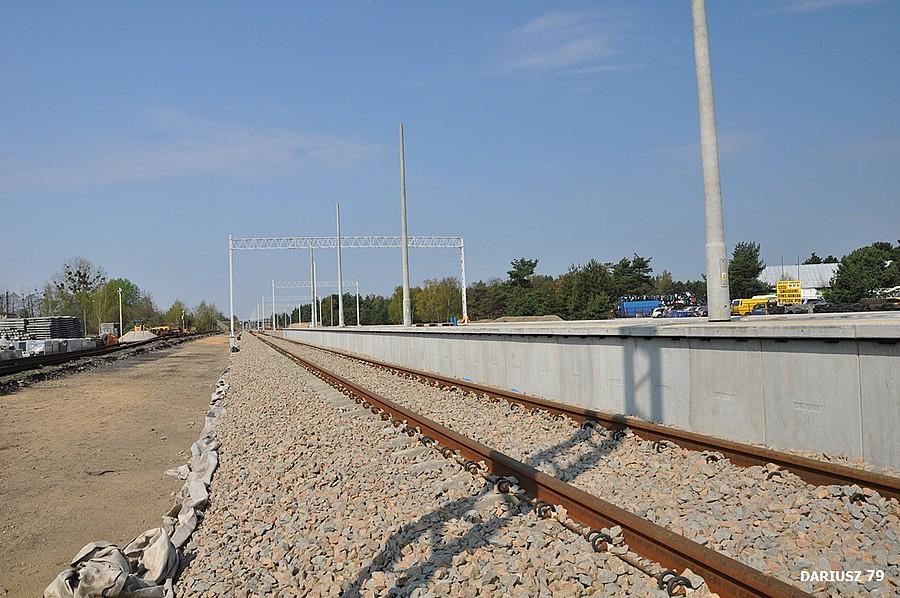 Siewierz budowa peronów pociągiem na lotnisko w Pyrzowicach