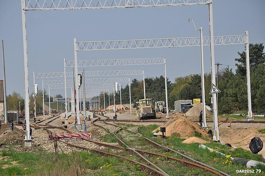 Siewierz budowa peronów pociągiem na lotnisko w Pyrzowicach