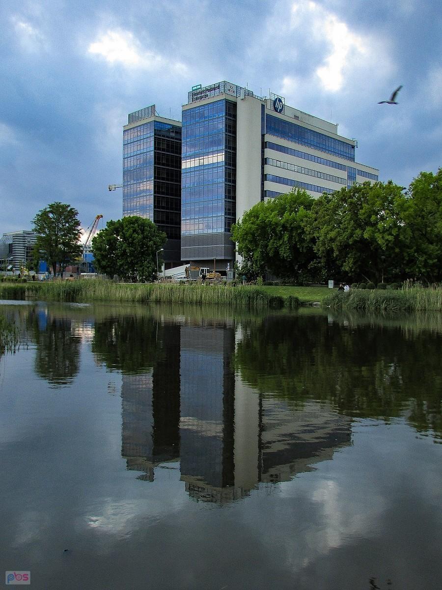 Biurowce nad Stawem Służewieckim