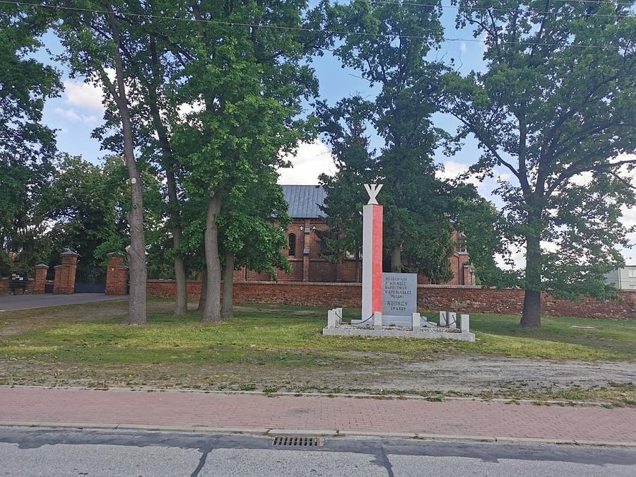 Bojownikom o wolność w XX lecie odzyskania niepodległości Zawady gm. Łazy