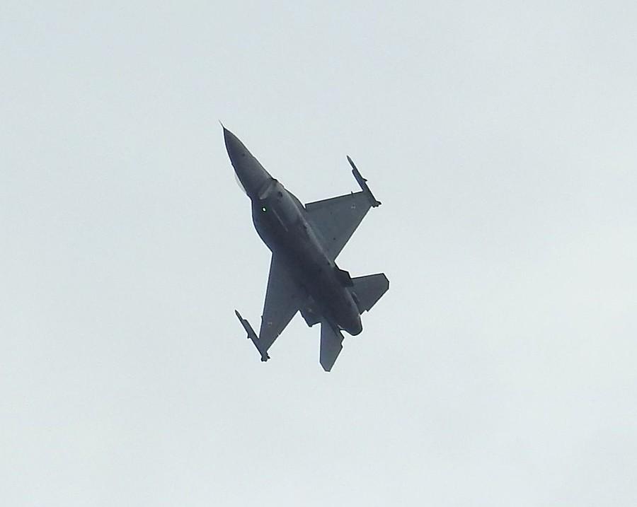 Manewry F16-tki