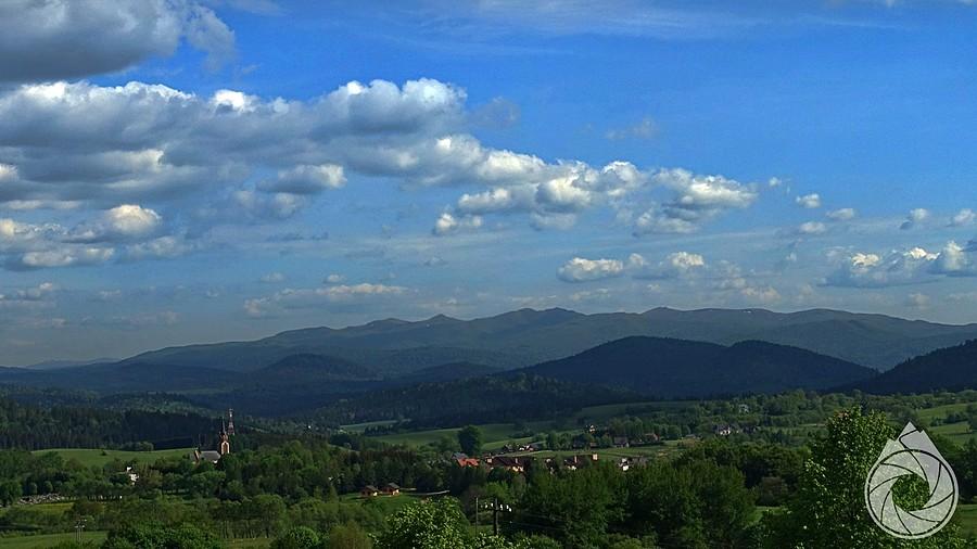 punkt widokowy nad Lutowiskami i w dali Bieszczady Wysokie