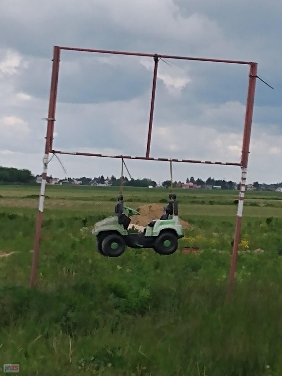 Wiszący samochodzik