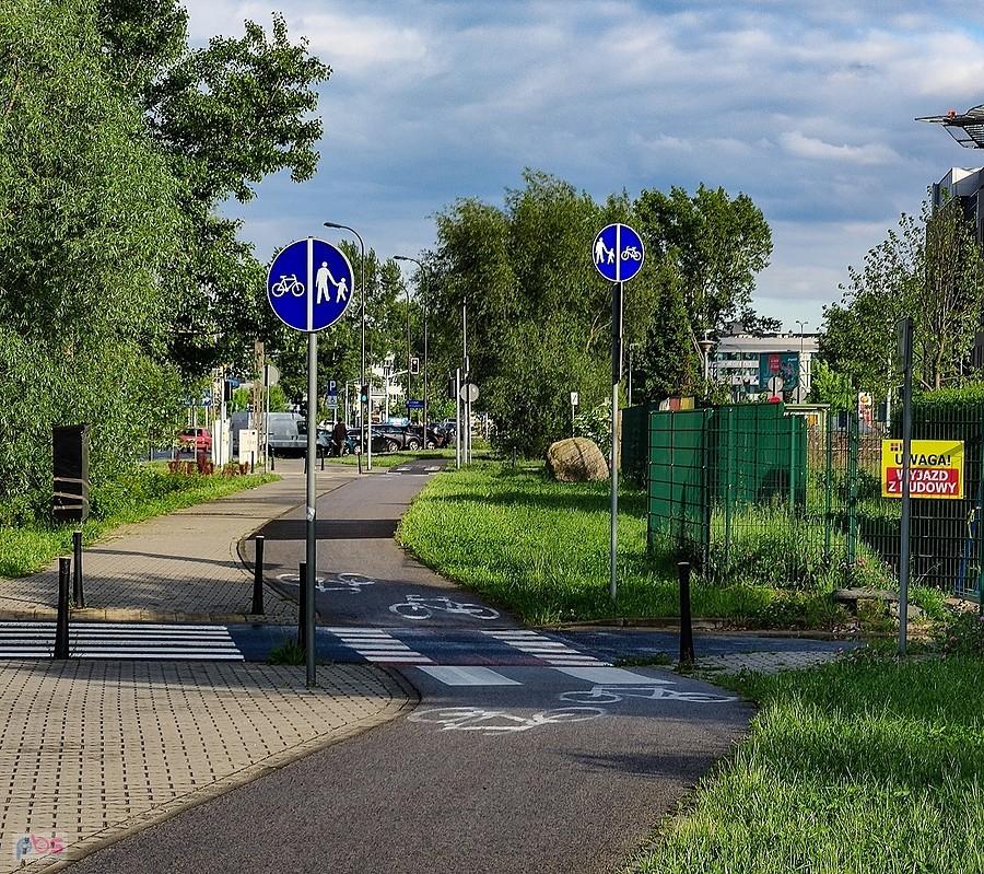 Dziwne oznakowanie DDR na Pileckiego