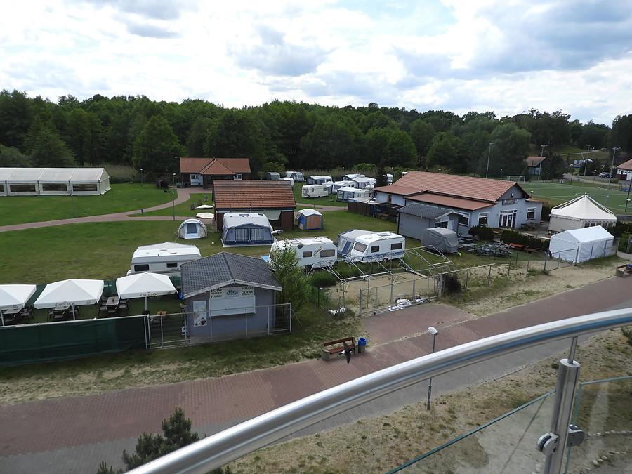 Z wieży widokowej na trzebieskie obiekty.