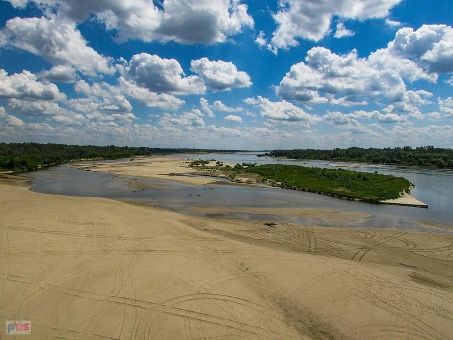 Wielka piaszczysta plaża przy Moście Południowym