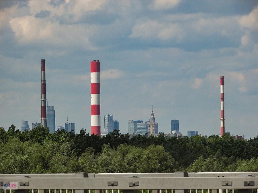 Kominy EC Siekierki i centrum - widok z Mostu Południowego
