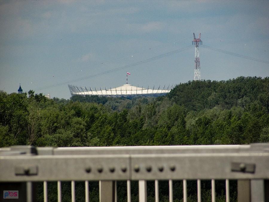Dach Stadionu Narodowego widoczny z Mostu Południowego