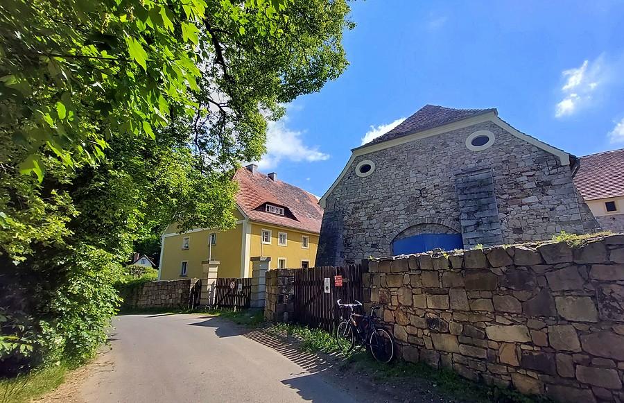 Zespół pałacowy w Łupkach
