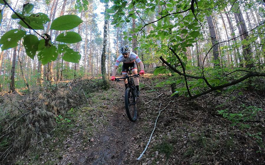 Zjeżdzik na jednej z paru sekcji XC-owych