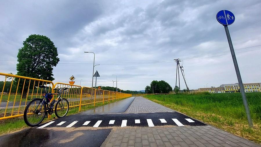 Hit - próg zwalniający dla rowerzystów w Podgórzynie