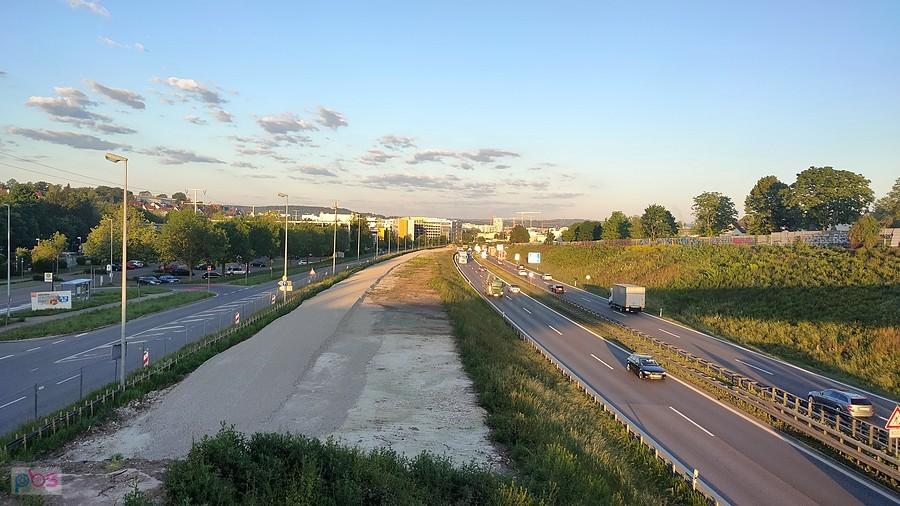 Nad drogą o poranku