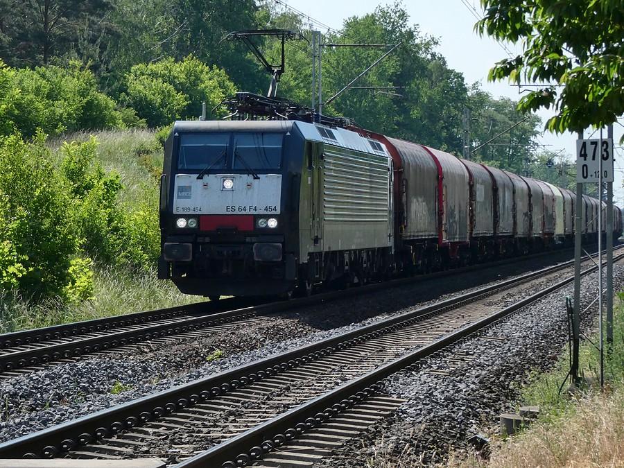 ES 64-F4-454 leci w stronę Rzepina