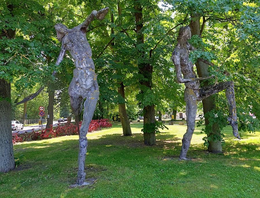 Tańczące rzeźby z Kórnika