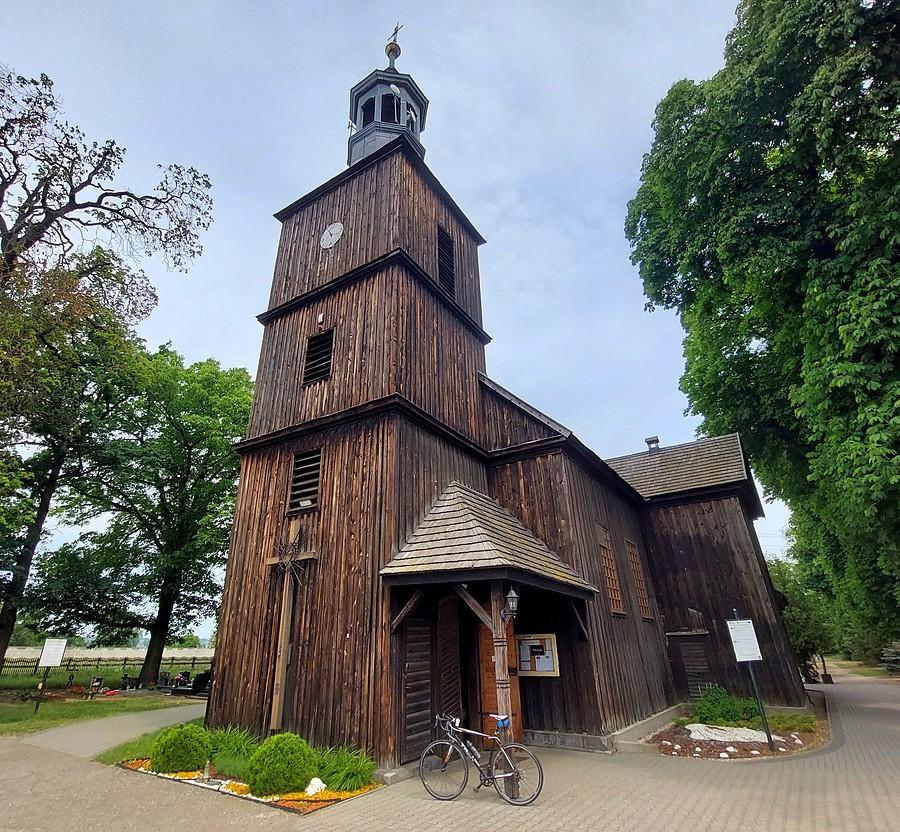 Drewniany kościół w Żabnie