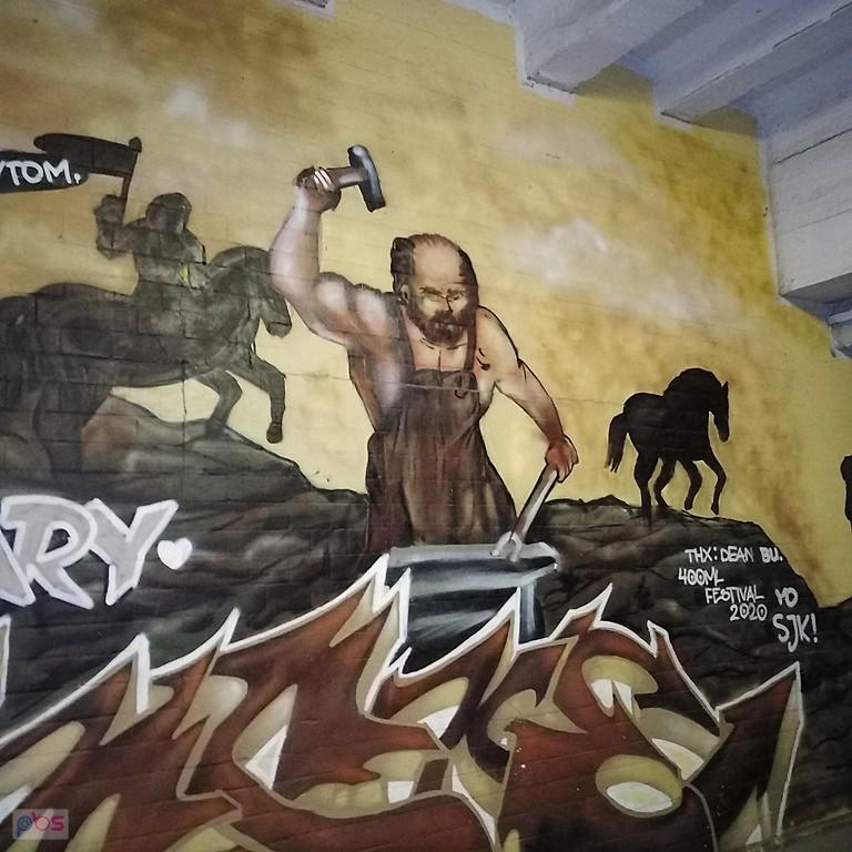 sesja z muralami na Dworcu PKP