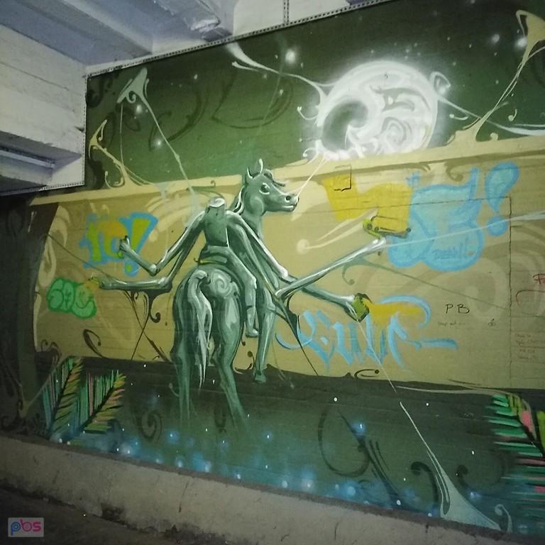 sesja z muralami na Dworcu PKP