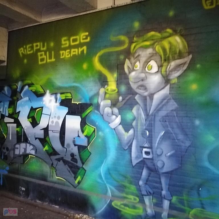 sesja z muralami na Dworcu PKP